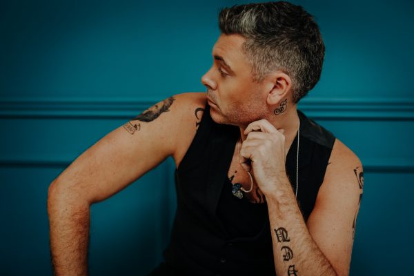 Robbie-Williams-Double_MN26